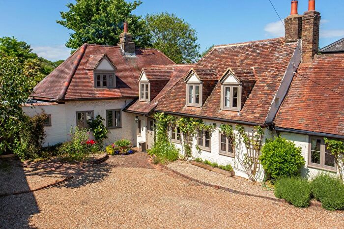 5 Bedroom Cottage For Sale In The Street, Martin, CT15