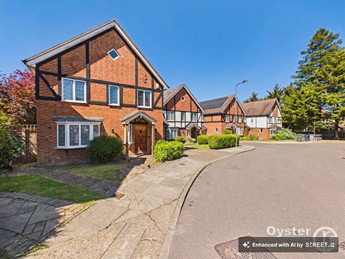 5 Bedroom Detached House For Sale In Mountington Park Close, Harrow, HA3