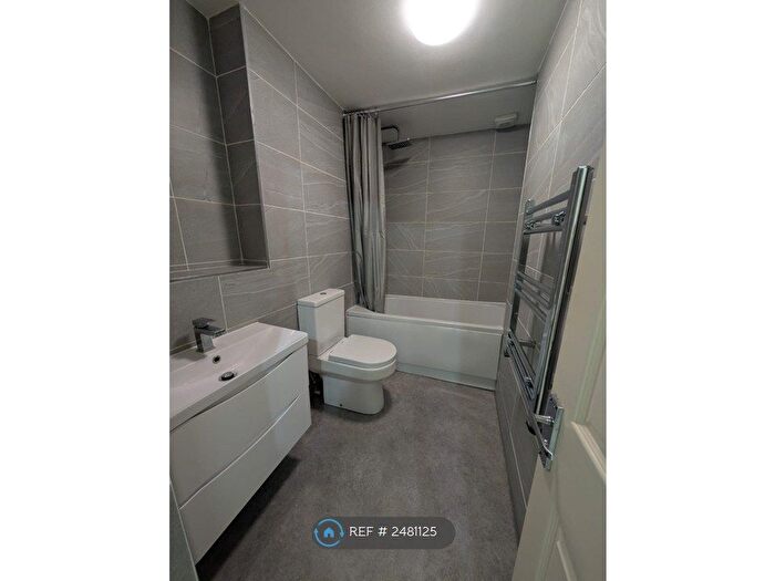 2 Bedroom Flat To Rent In Chandlers Drive, Erith, DA8