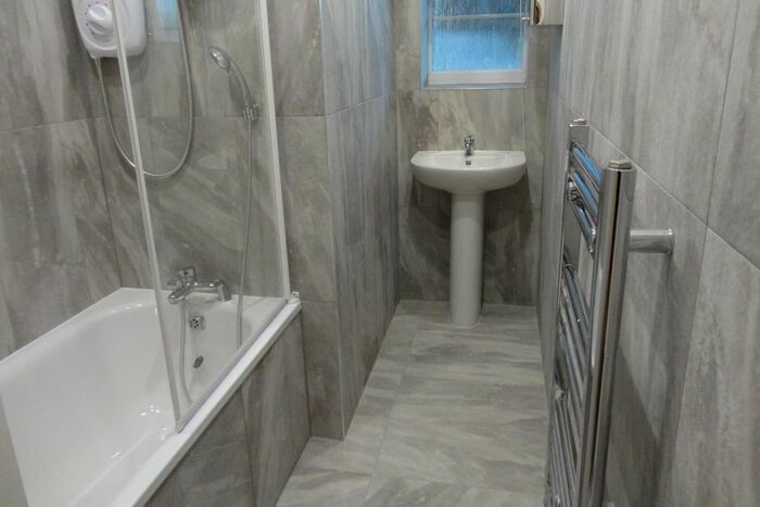 2 Bedroom Flat To Rent In Burnt Ash Hill, London, SE12