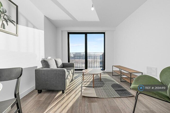 1 Bedroom Flat To Rent In Berkley Square, Salford, M5