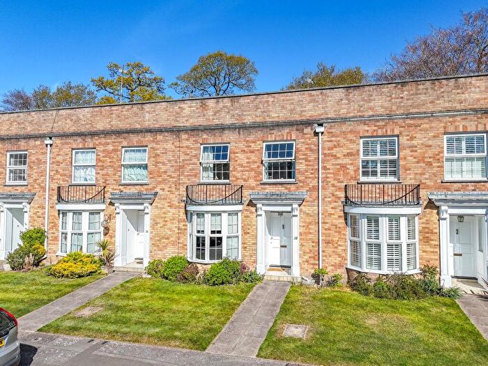 3 Bedroom End Of Terrace House For Sale In Chantry Close, Highcliffe, Christchurch, BH23