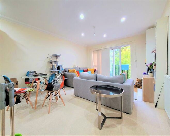 1 Bedroom Flat To Rent In London Road, Binfield, Bracknell, RG42