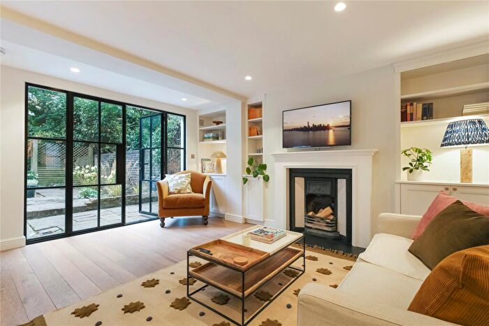 2 Bedroom Apartment For Sale In Hemingford Road, Barnsbury, Islington, London, N1