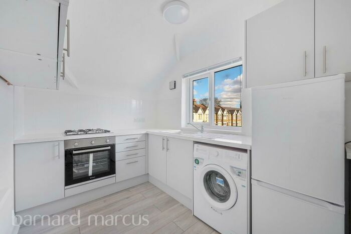 1 Bedroom Flat To Rent In Kingston Road, New Malden, KT3