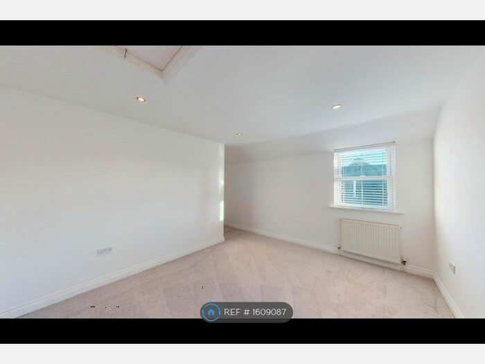 2 Bedroom Flat To Rent In Rowley Road, Torquay, TQ1