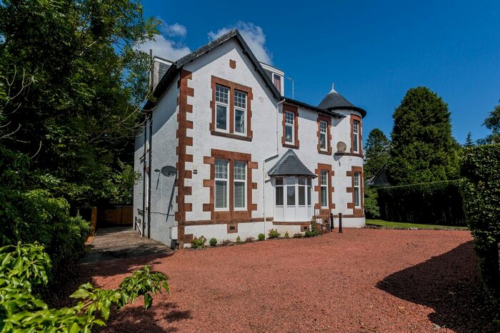 2 Bedroom Town House For Sale In Oatlands, Lochwinnoch Road, Kilmacolm, PA13