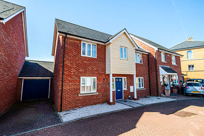 4 Bedroom Semi-Detached House To Rent In College Lane, Basildon, SS15