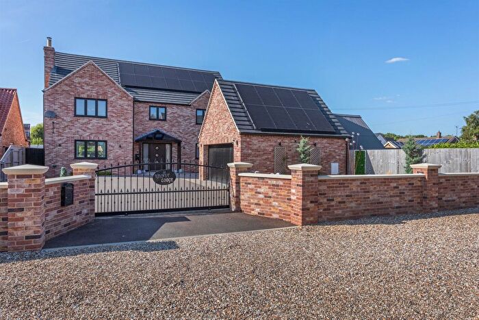 4 Bedroom Detached House For Sale In Hall Road, Walpole Highway, Wisbech, PE14