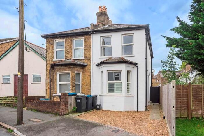 2 Bedroom Semi-Detached House To Rent In Bynes Road, South Croydon, CR2