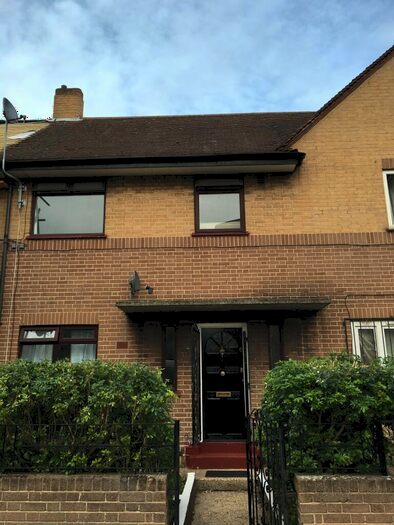 3 Bedroom House To Rent In Bedroom Terraced House &# Ibbott Street, Bow, E1