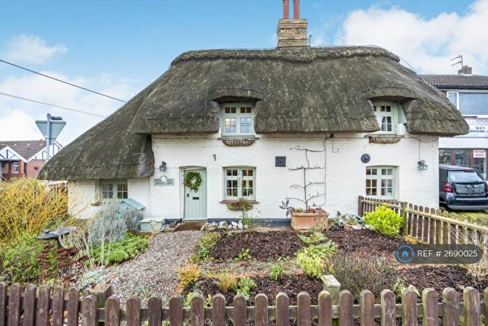 3 Bedroom Detached House To Rent In Bedford Road, Bedford, MK44