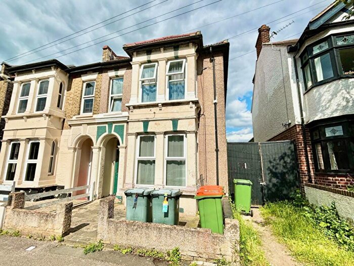 2 Bedroom Flat To Rent In Cranmer Road, Forest Gate, E7