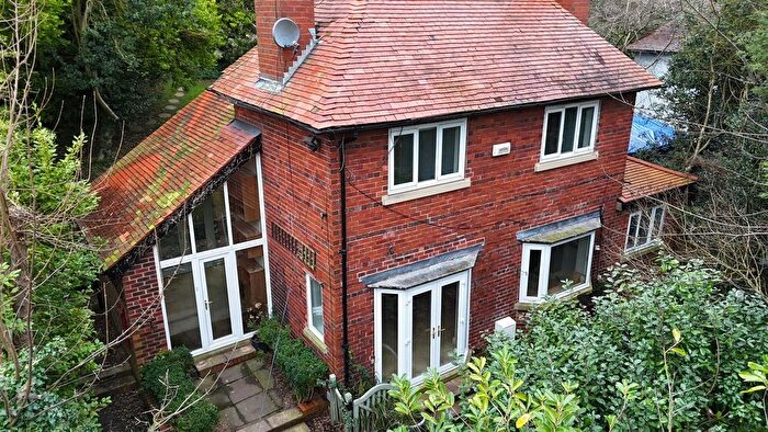 3 Bedroom Detached House For Sale In Woodland Ravine, Scarborough, YO12