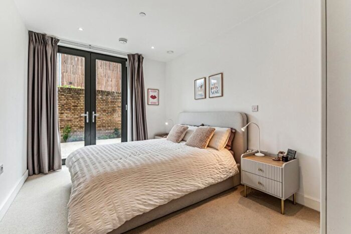 1 Bedroom Flat To Rent In Cobalt Place, Battersea Park, SW11