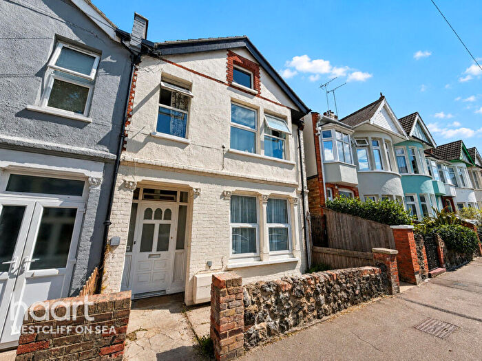 1 Bedroom Flat For Sale In Brightwell Avenue, Westcliff-On-Sea, SS0