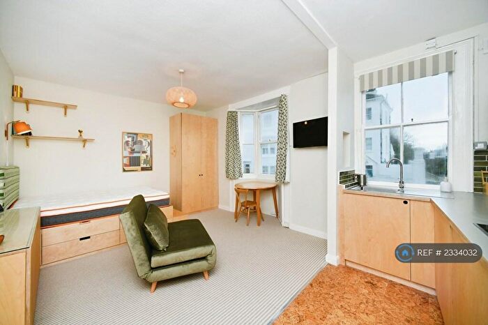 Studio To Rent In Clifton Place, Brighton, BN1