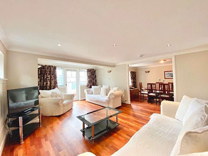 3 Bedroom Flat To Rent In St Andrews Square, City Centre, Glasgow, G1