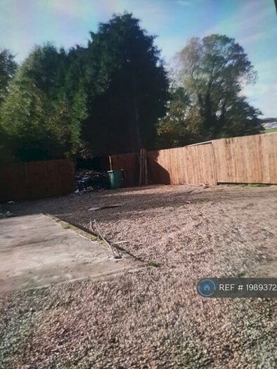 4 Bedroom Detached House To Rent In Gt North Rd, Leeds, LS25