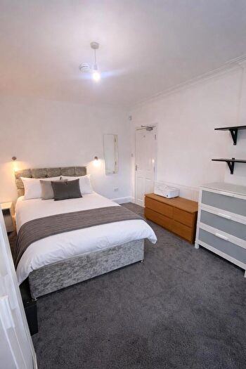 5 Bedroom Terraced House To Rent In Douglas Road, Nottingham, NG7