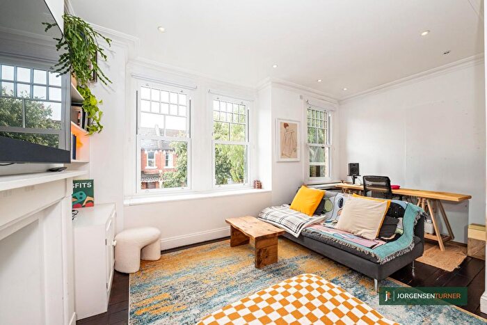 2 Bedroom Flat For Sale In Oaklands Grove, Shepherds Bush, London, W12