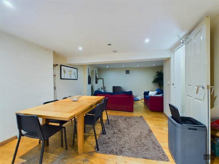 5 Bedroom Terraced House To Rent In Portland Street, Exeter, EX1