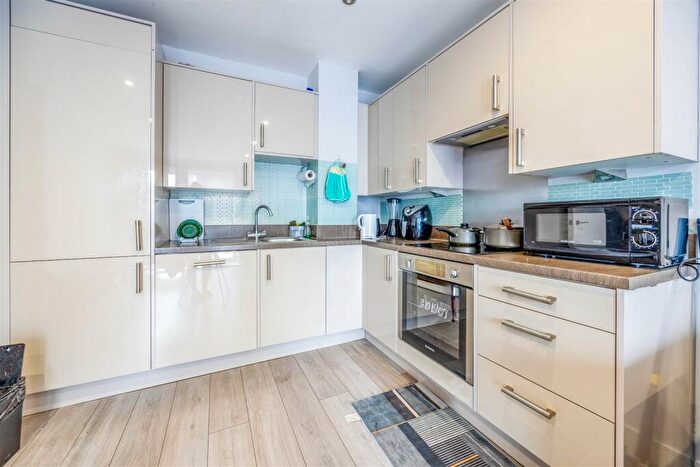1 Bedroom Apartment For Sale In Victoria Avenue, Southend-on-Sea, SS2