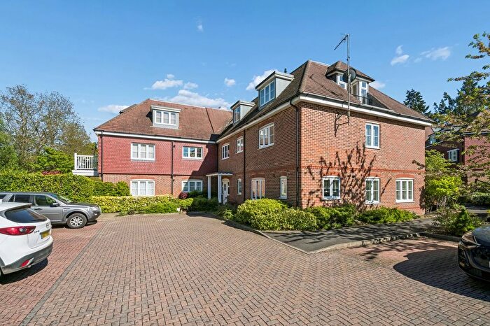 2 Bedroom Flat For Sale In Upper Meadow, Gerrards Cross, SL9