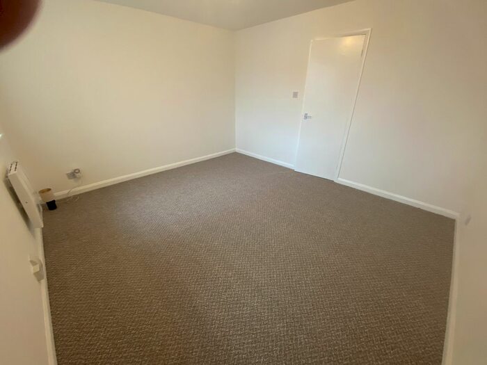 1 Bedroom Terraced House To Rent In Springwell Road, Hounslow, Greater London, TW5