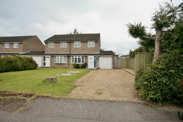 3 Bedroom Semi-Detached House To Rent In Thames Avenue, Bicester OX26