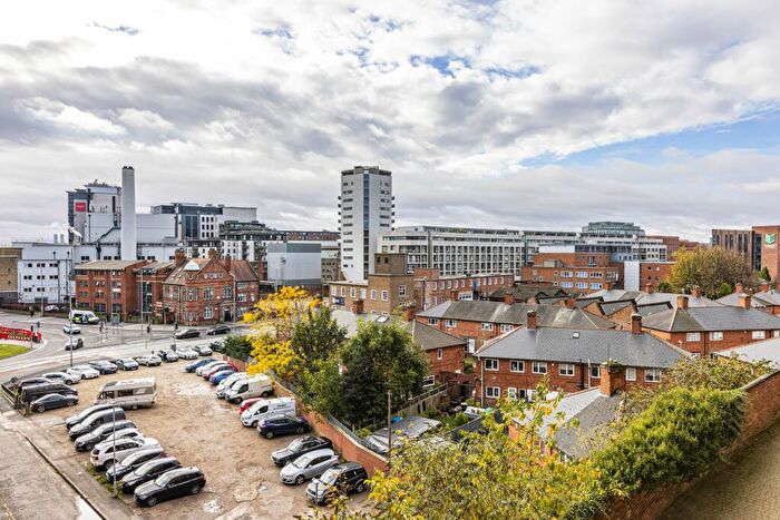 2 Bedroom Flat To Rent In Trivett Square, Nottingham, Nottinghamshire, NG1