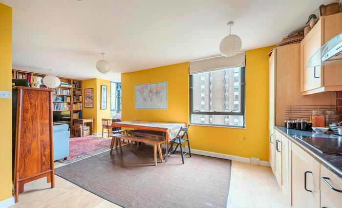 2 Bedroom Flat To Rent In Bramlands Close, London, SW11