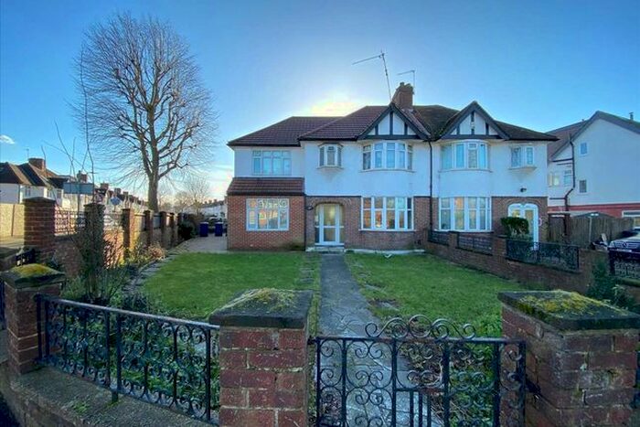 8 Bedroom Semi-Detached House To Rent In Ruislip Road East, London, W13