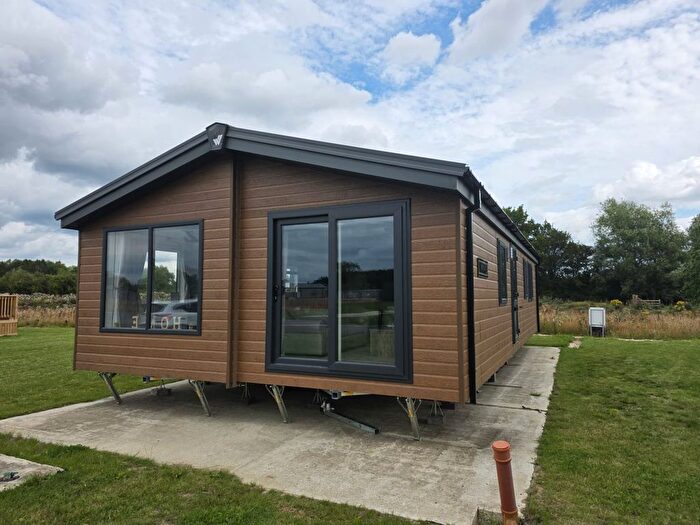 2 Bedroom Mobile/park Home For Sale In Malton Road, Pickering, YO18