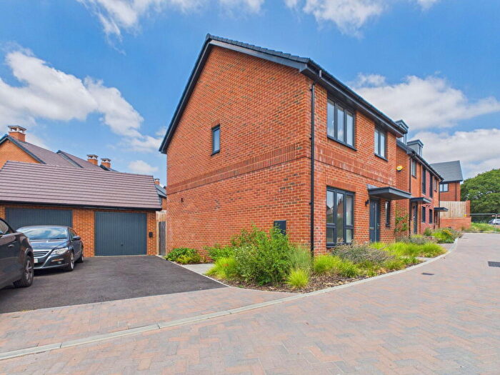 3 Bedroom Detached House For Sale In Burdoch Road, Horsham, West Sussex., RH12
