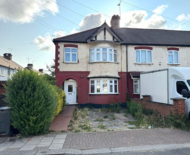 3 Bedroom End Of Terrace House For Sale In Herne Close, Neasden, NW10