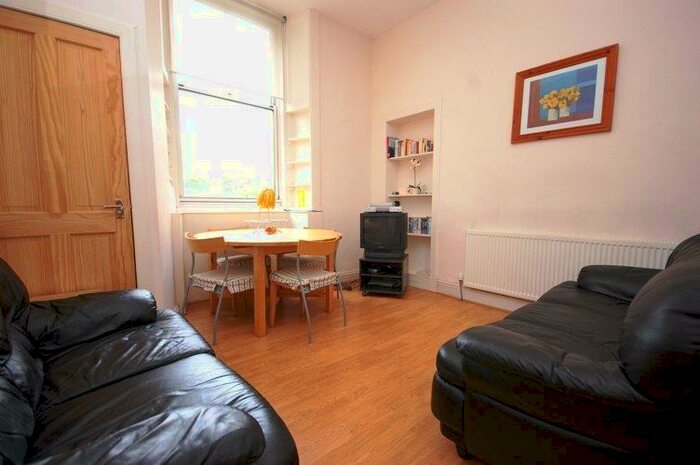 3 Bedroom Flat To Rent In Attractive And Spacious, Bedroom, Ground Floor, Main Door Hmo Flat - Available June, EH8