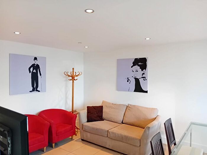 3 Bedroom Flat To Rent In Streamlight, Province Square, Docklands, London, E14