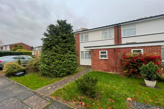 3 Bedroom Semi-Detached House To Rent In Nicola Court, CR2