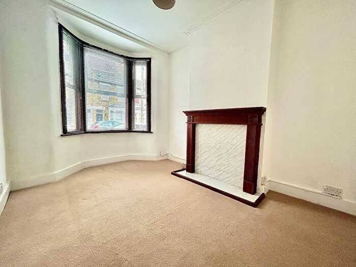 2 Bedroom House To Rent In Holness Road, Stratford, E15