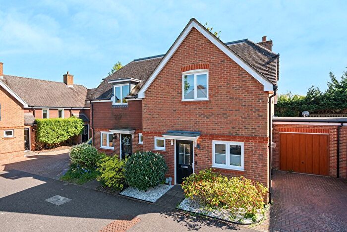 3 Bedroom Semi Detached House For Sale In Westfield Close, Woking, GU22