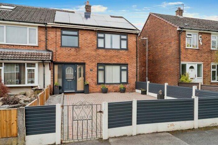 4 Bedroom End Of Terrace House To Rent In Fifth Avenue, Bolton, BL3