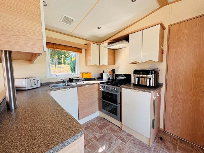 2 Bedroom Mobile Home For Sale In Swanage Coastal Park, Priests Road, Swanage, Dorset, BH19 - Photo 12