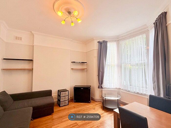 2 Bedroom Flat To Rent In Dunster Gardens, London, NW6