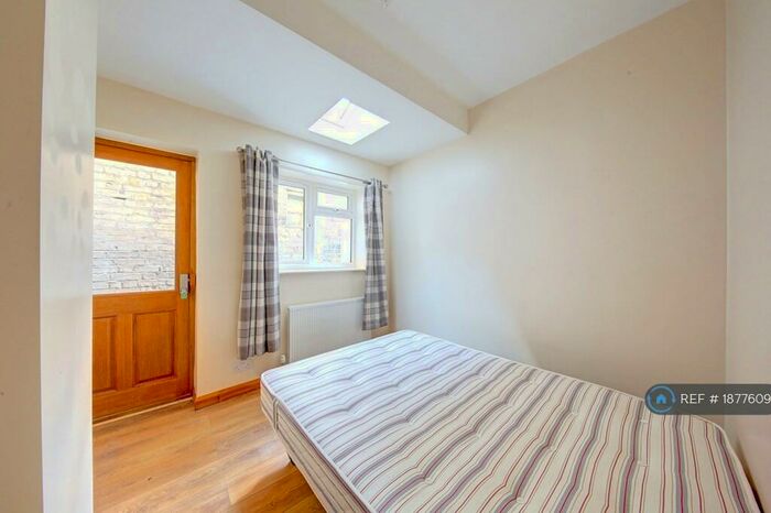 5 Bedroom Semi-Detached House To Rent In Canbury Park Road, Kingston Upon Thames, KT2