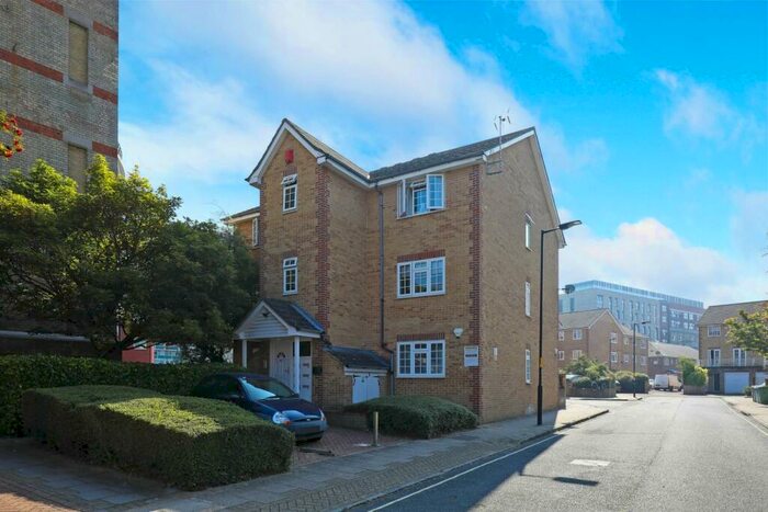 1 Bedroom Flat To Rent In Gables Close, London, SE5