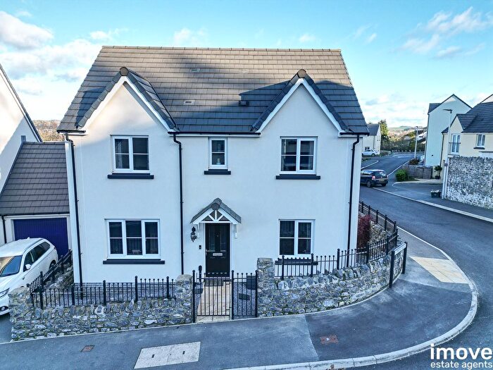 4 Bedroom Detached House For Sale In Horseshoe Drive, Newton Abbot, TQ12