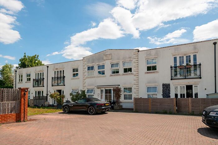 2 Bedroom Flat For Sale In Albert Road North, Reigate, RH2