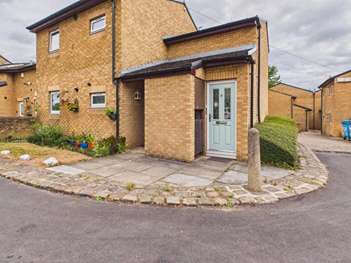 2 Bedroom Flat For Sale In Manor Court, Bingley, BD16