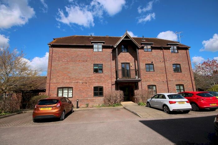 2 Bedroom Flat To Rent In Bewicks Reach, Newbury, RG14